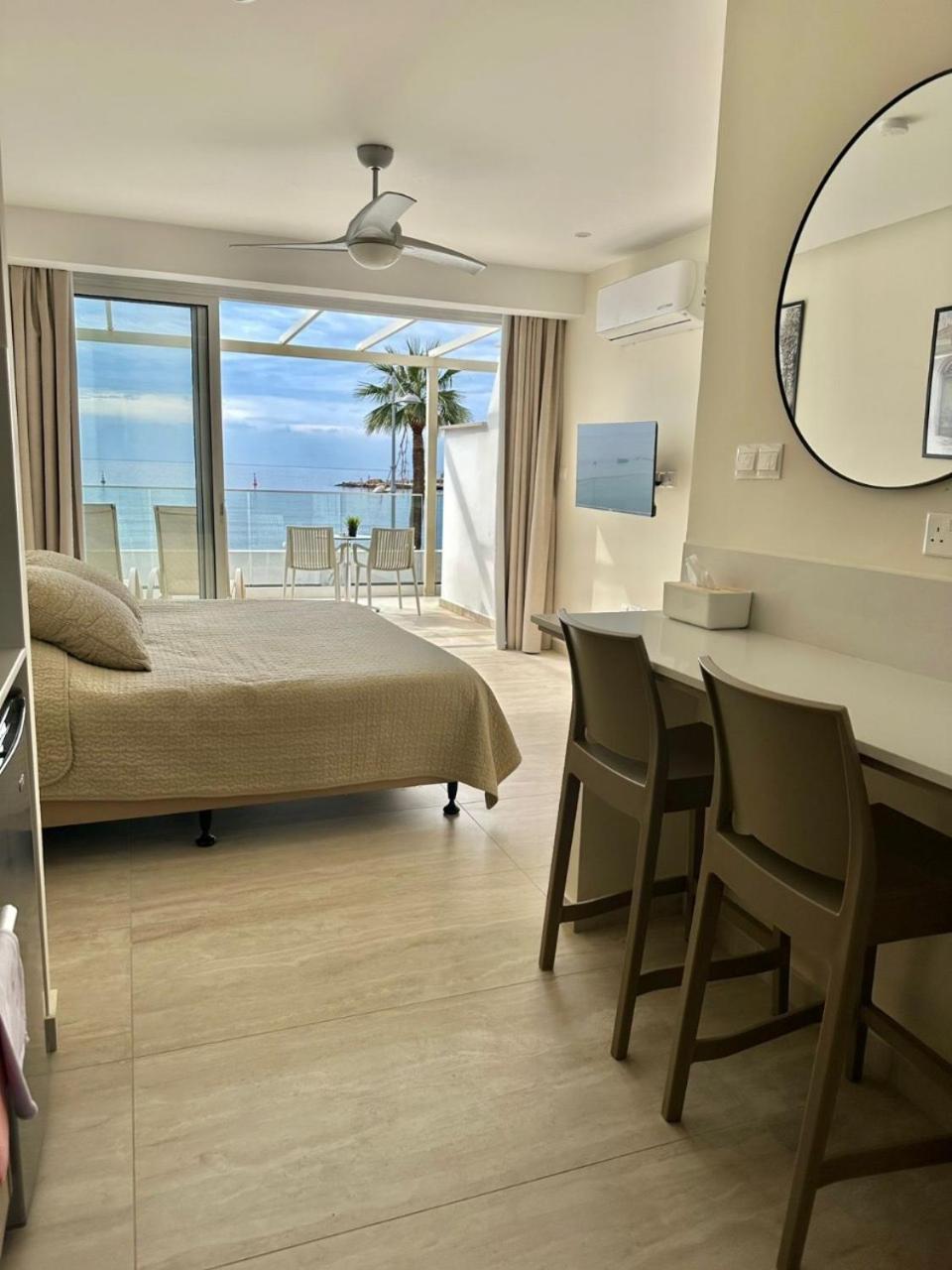 Harbour Lights Studio Apartments Pafos Zewnętrze zdjęcie